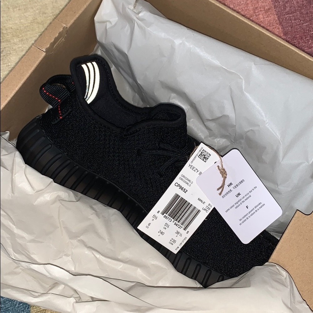 YEEZY BOOST 350 V2 ‘Bred’
